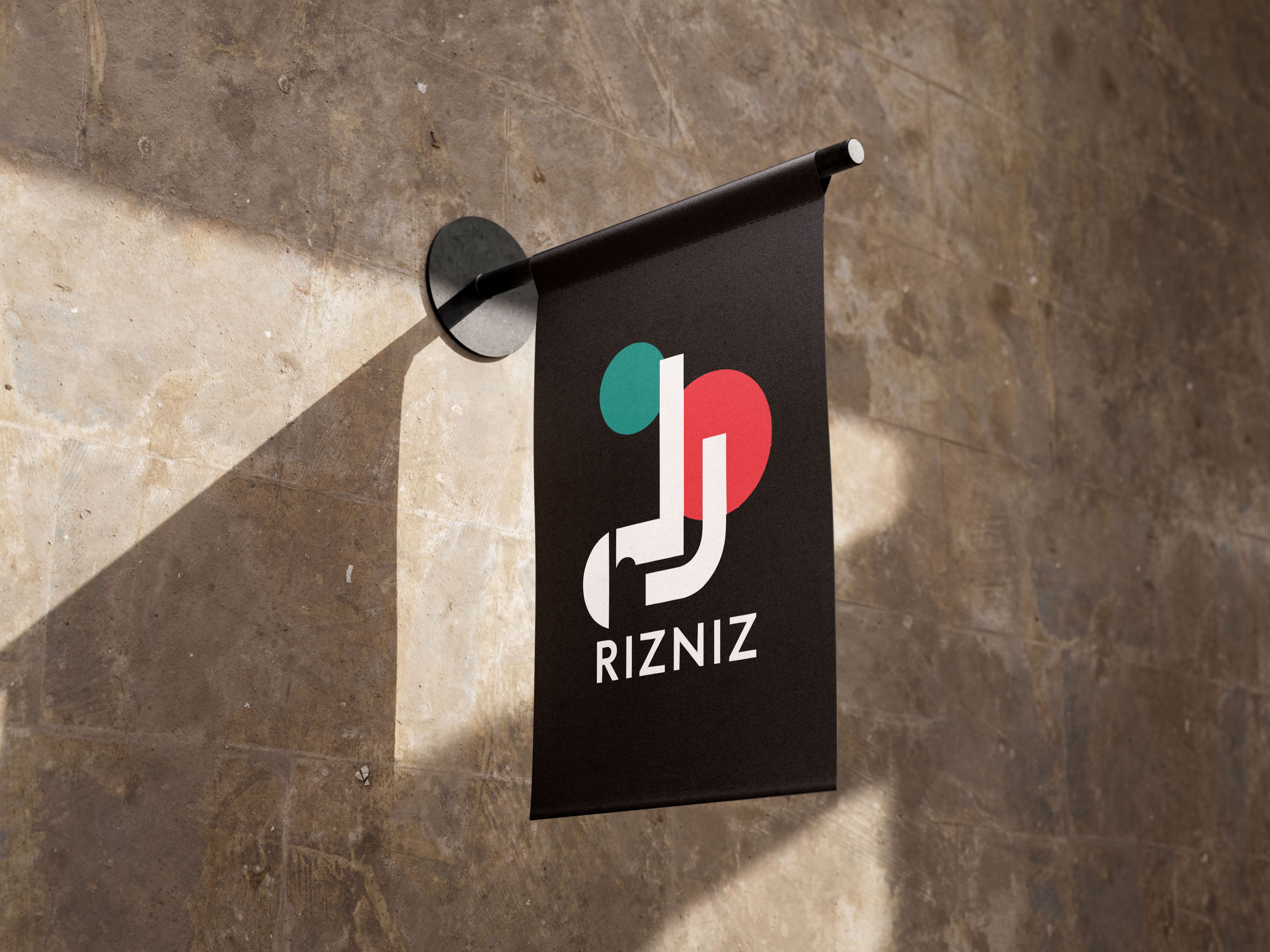 RIZNIZ 로고